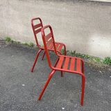 2 chaises style Tolix en métal rouge, France 1950