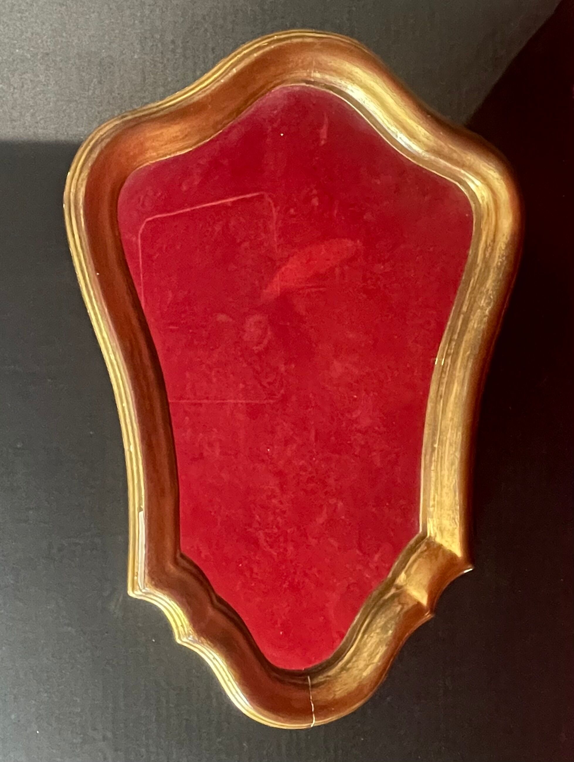 Miroir bois doré et stuc, quelques sauts