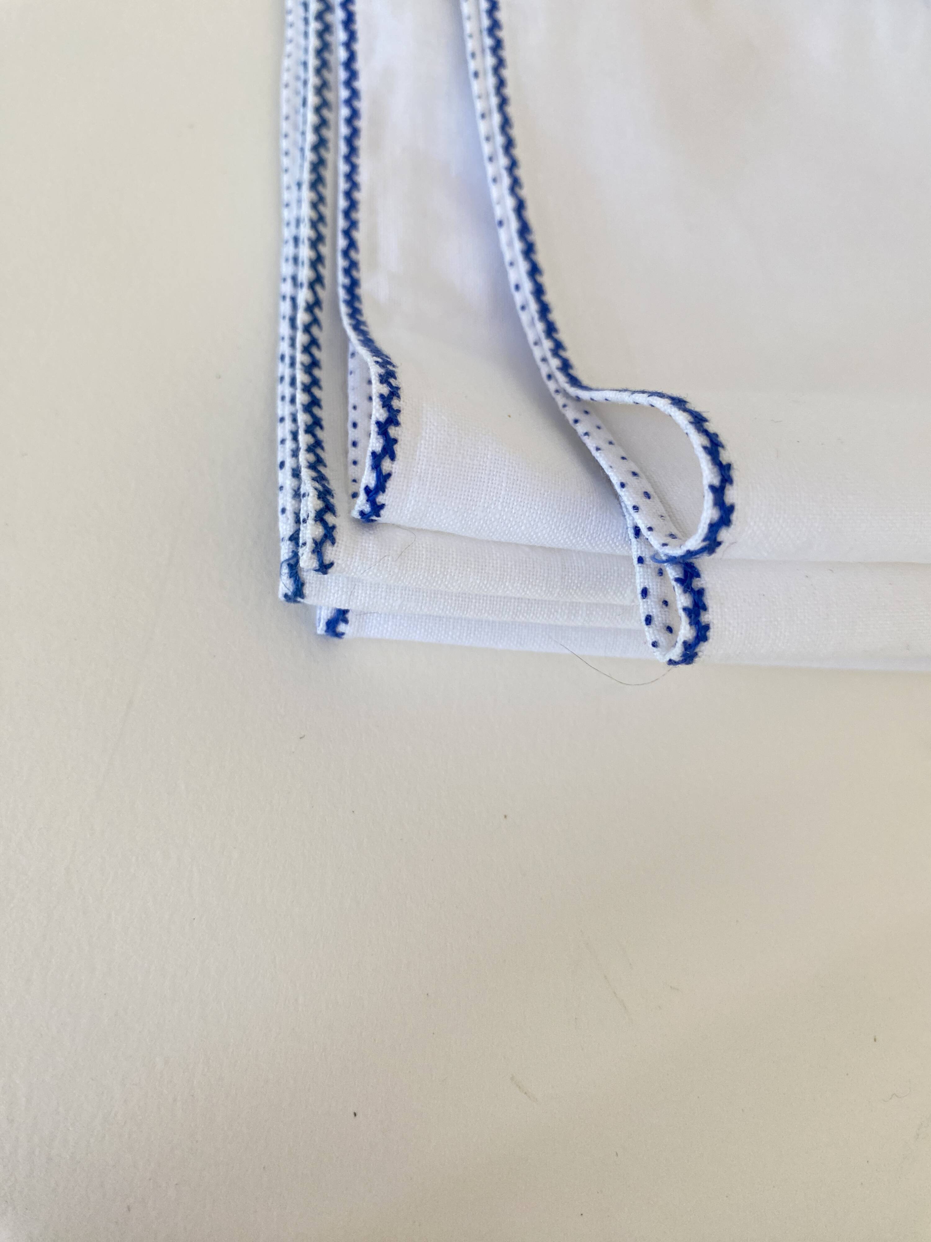 6 embroidered percal napkins, 28 cm