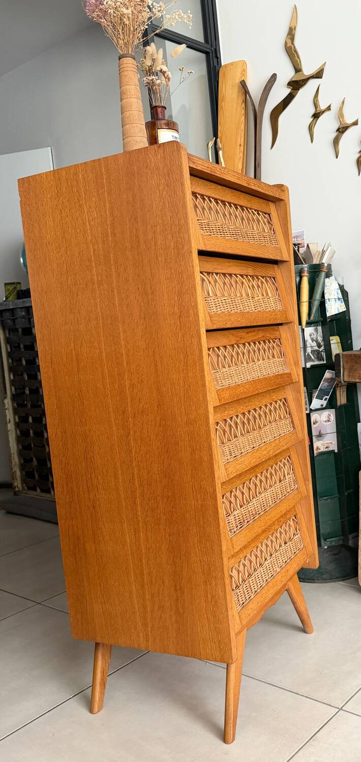 Vintage 1960s chest of drawers / chiffonnier with tapered legs and rattan.