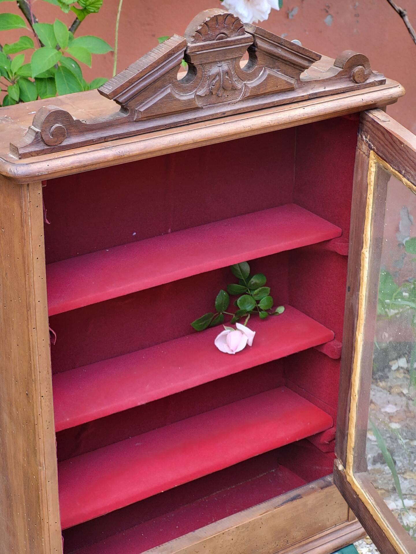 Wall cabinet