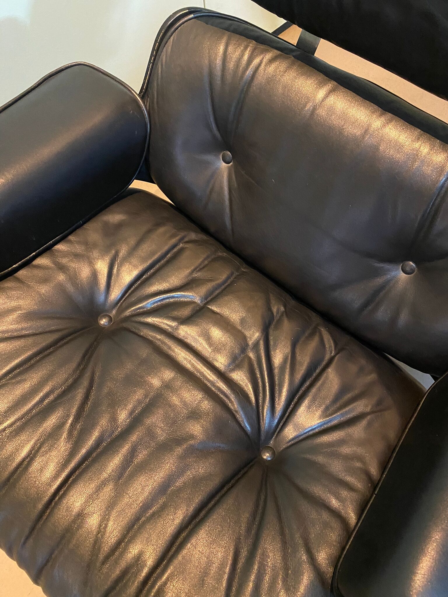 Fauteuil Lounge Chair & Ottoman de Charles Eames