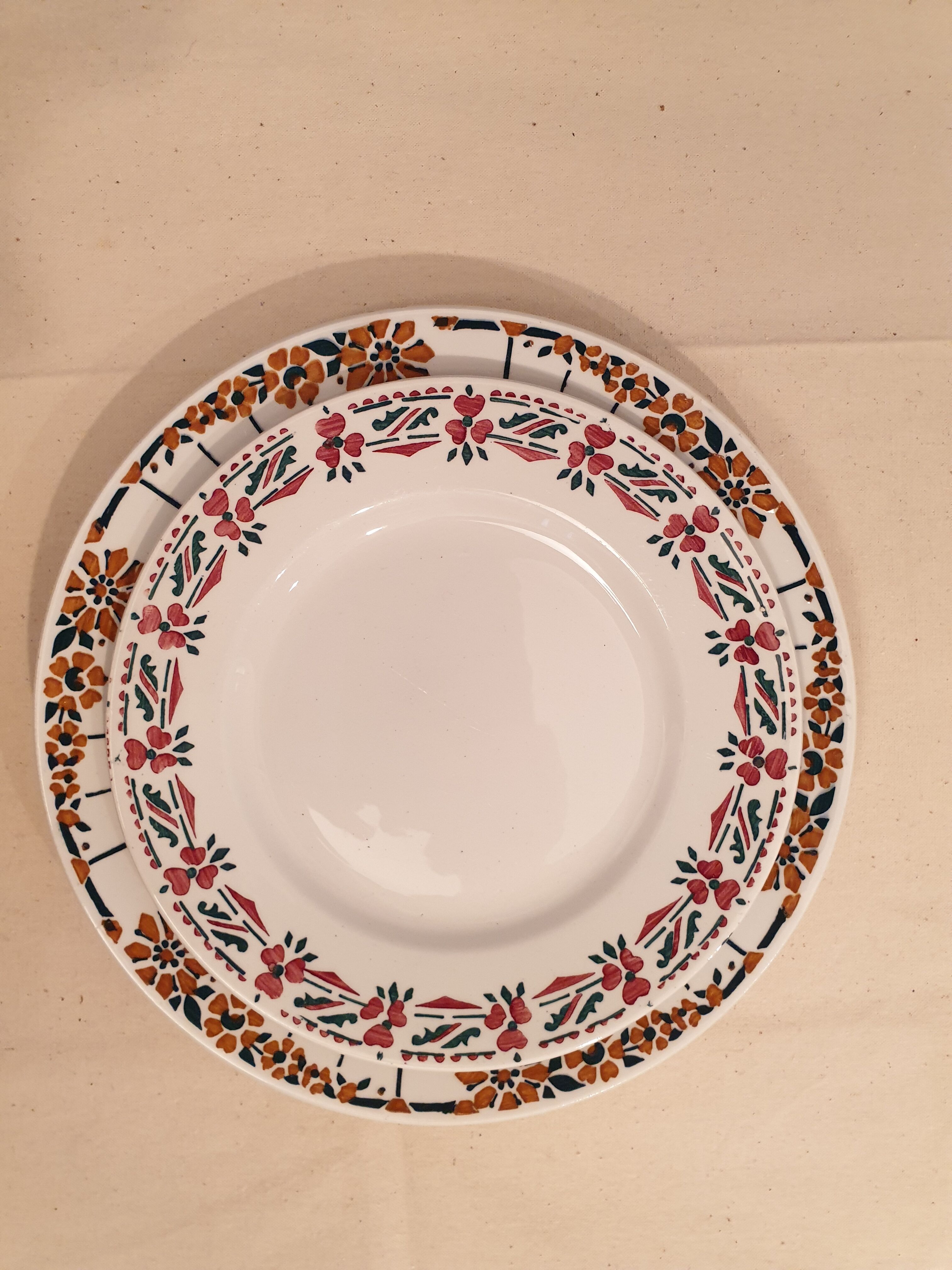 Set of 10 dessert plates