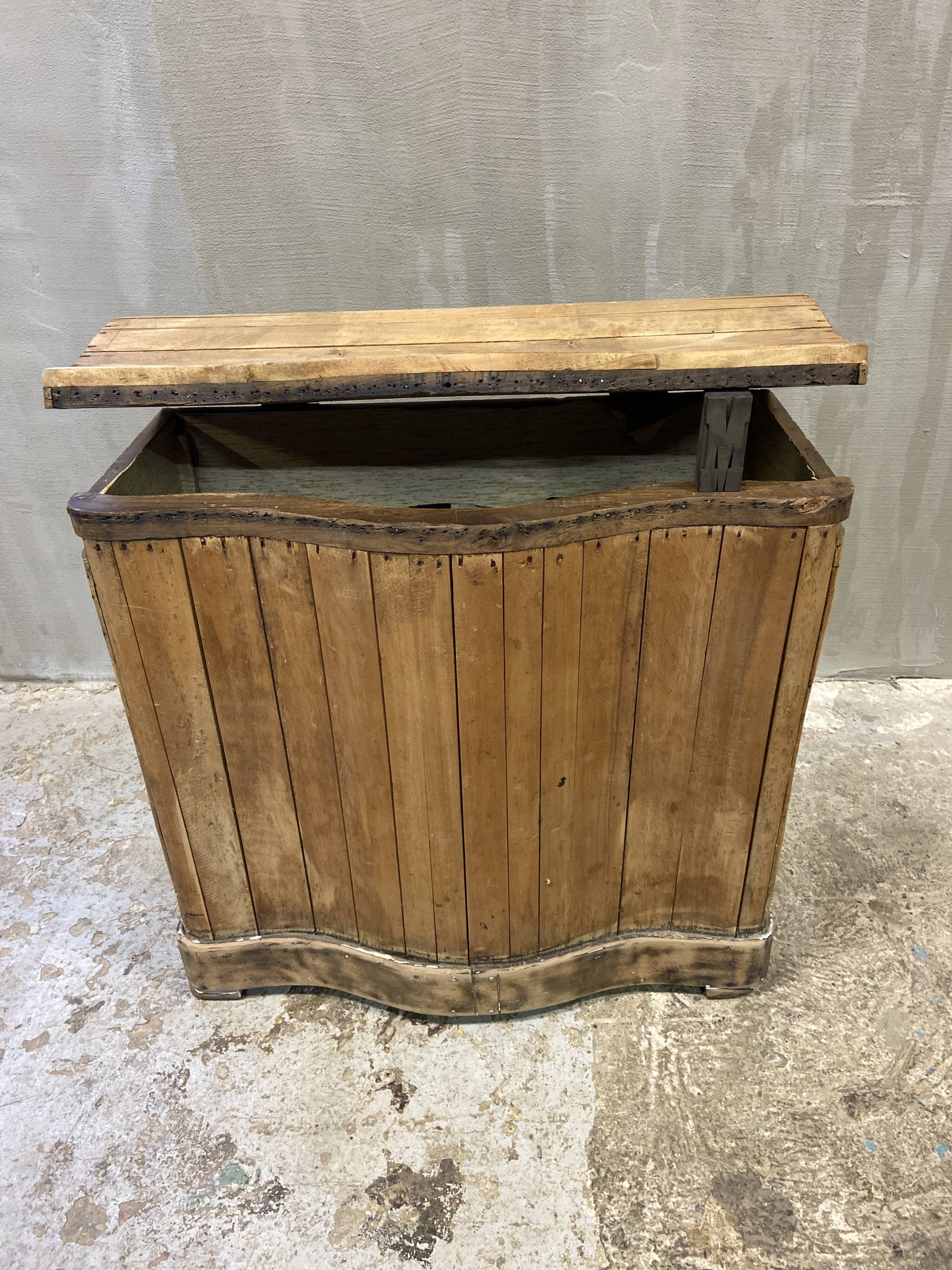 Coffre à bois