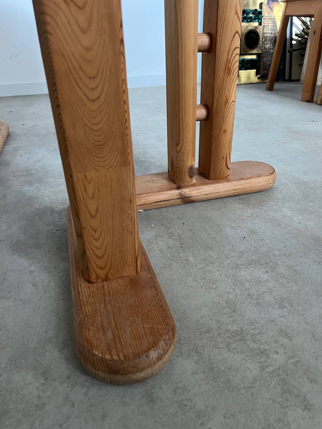 French design pine table and chair set from the 70s brutalist vintage arcs