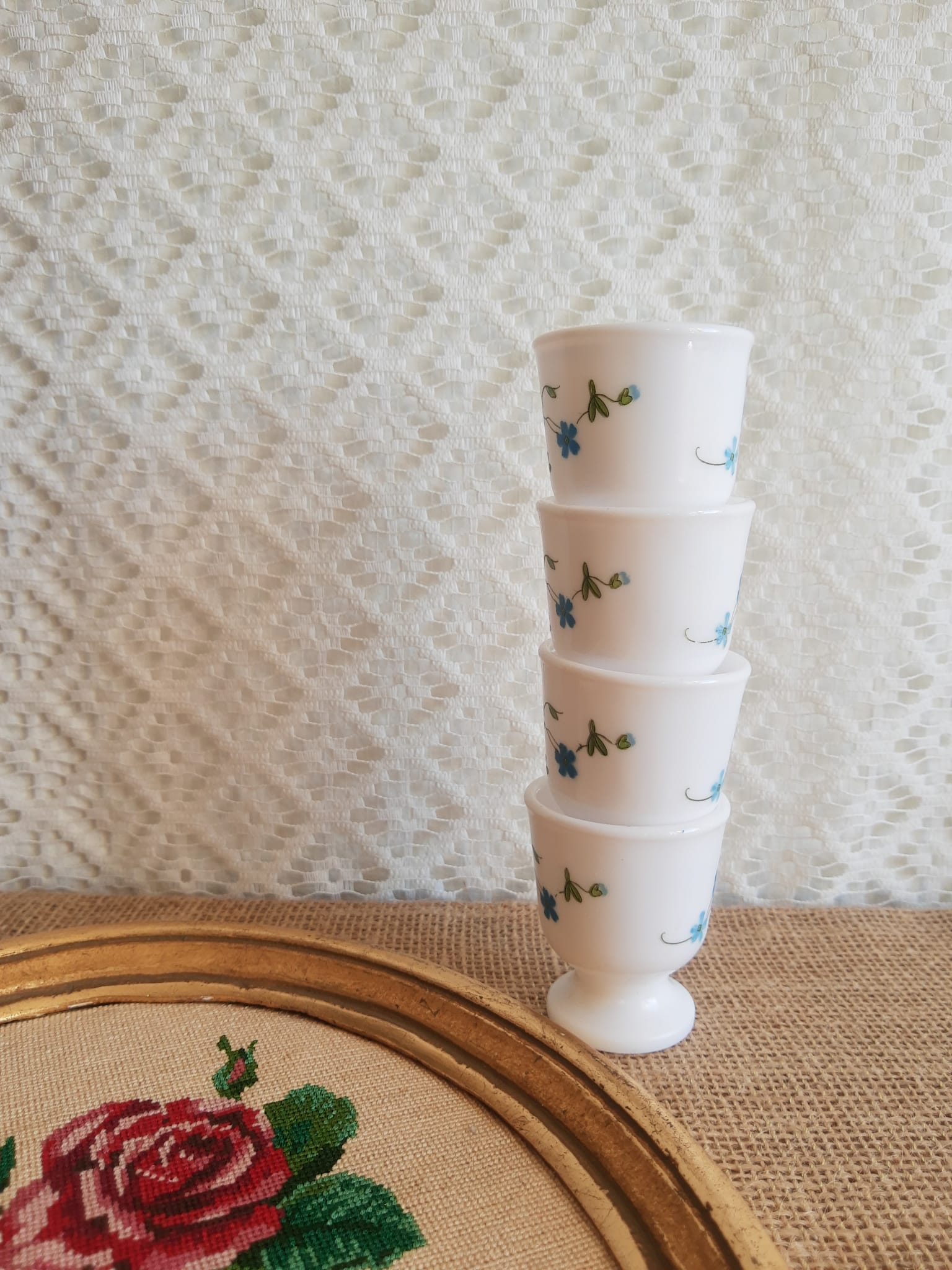 Lot de 4 coquetiers Arcopal modèle myosotis veronica vintage