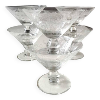 Lot of 6 Art Deco champagne glasses. In crystal, chiselled with vine branches/bunches of grapes