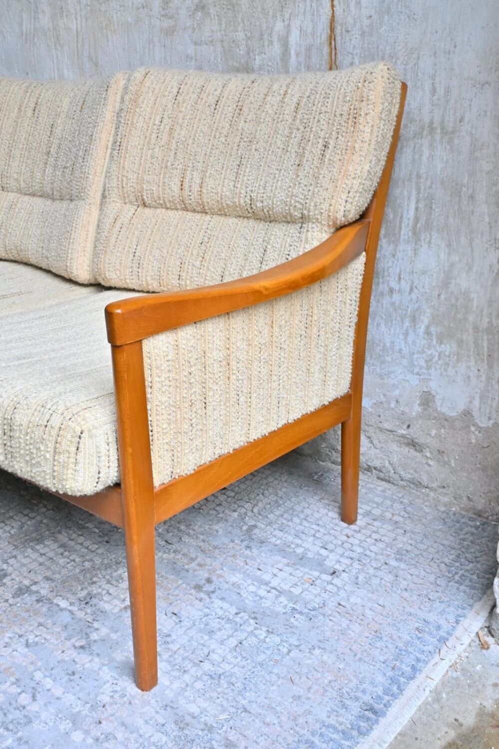 Canapé 3 places Mid-Century Design Scandinave Teck et Tissu