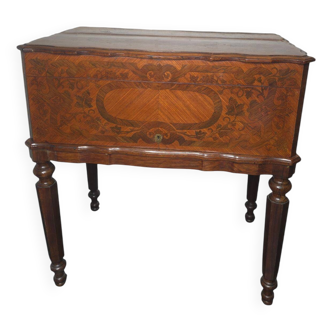 Meuble argentier en marqueterie