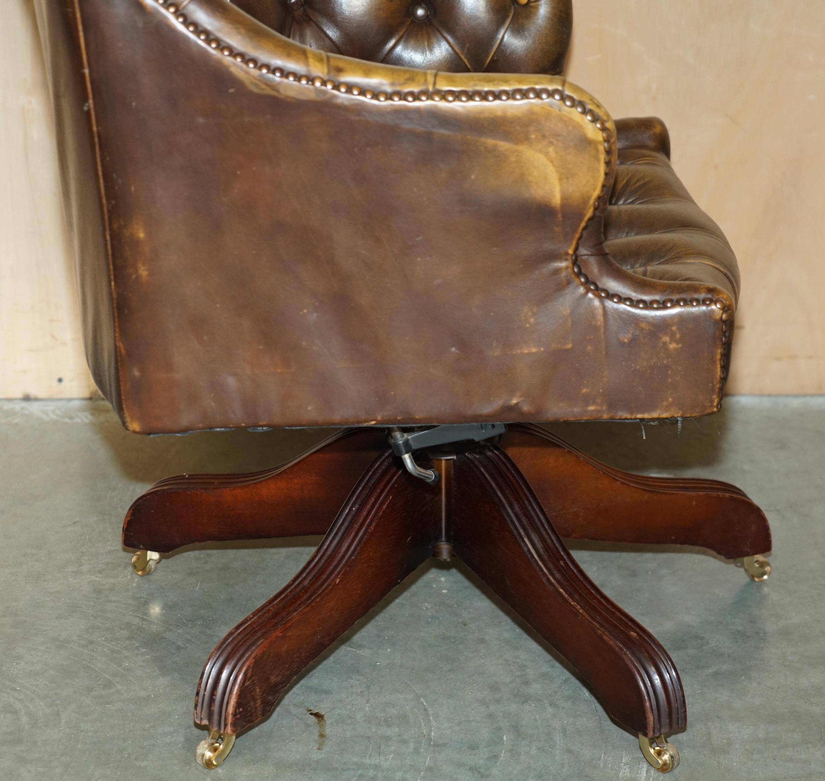 Fauteuil Chesterfield vintage en cuir vieilli