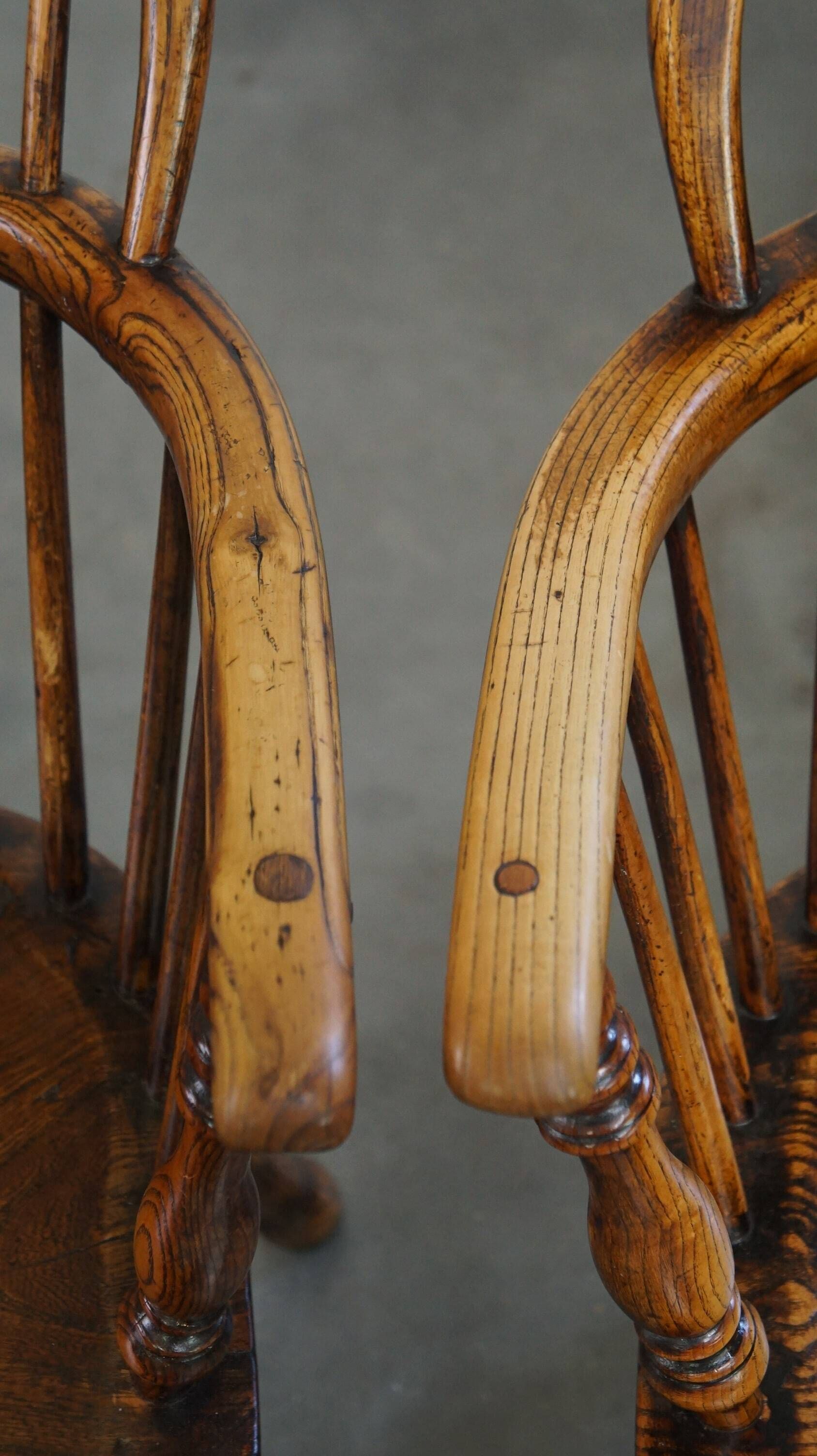 Set of 2 beautiful antique 18th-century English lowback Windsor dining chairs
