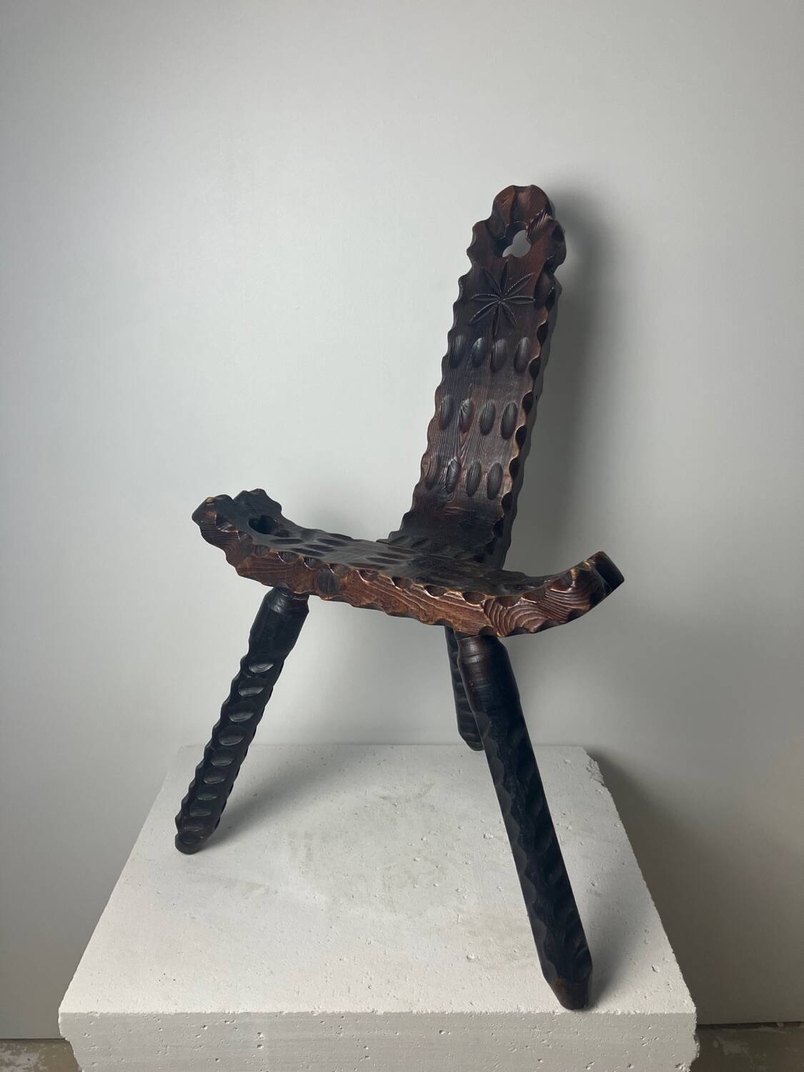 Chaise tripode brutaliste, 1950s