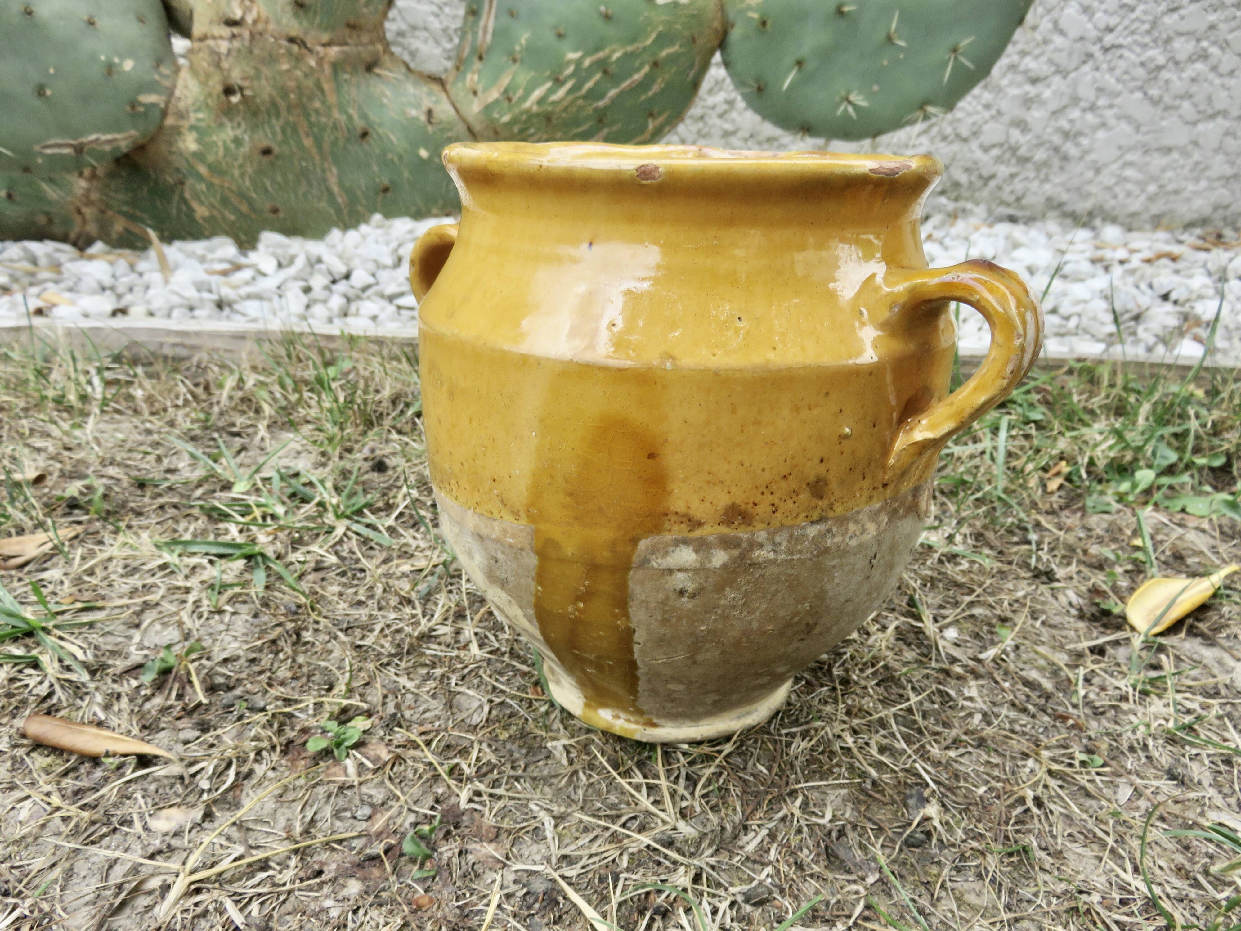 Small glazed yellow terracotta pot, south-west of France early 20th century.