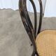 Chaise de salle à manger vintage en bois cintré : siège en osier noir de style Thonet