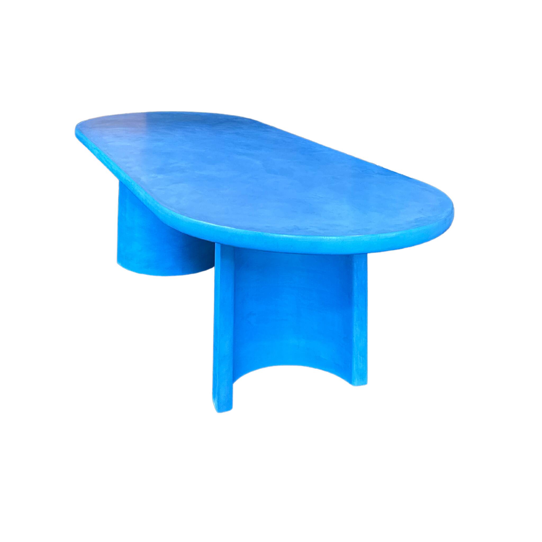 Table in blue lapis lazuli microcement – a custom-made sculptural piece