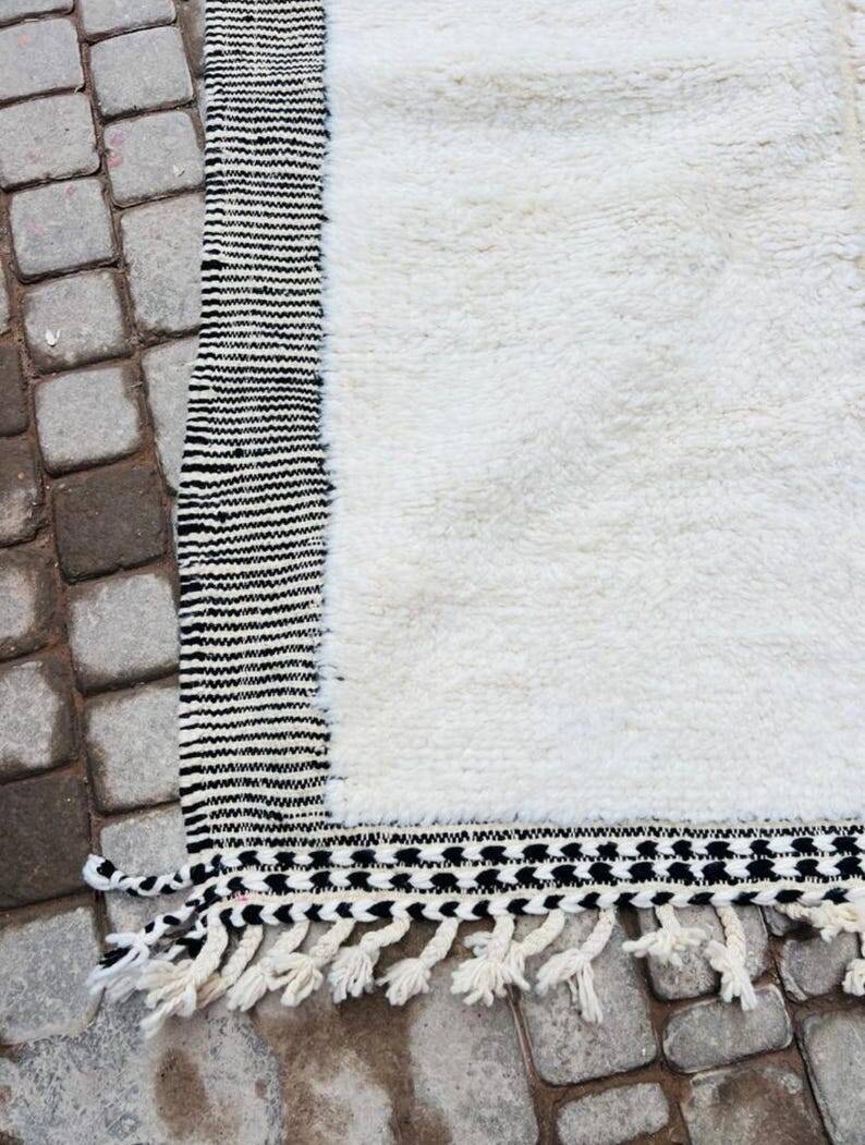 Traditional handmade Berber carpet 250cmx150cm