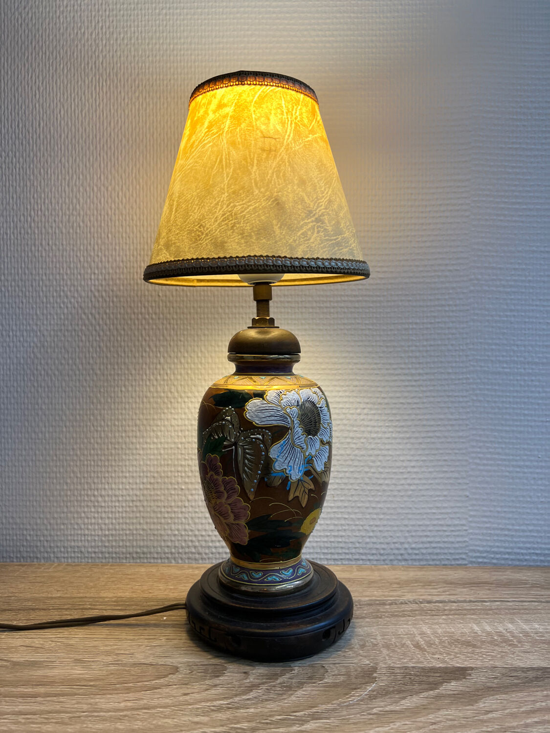 Table lamp, hand-painted ceramic foot