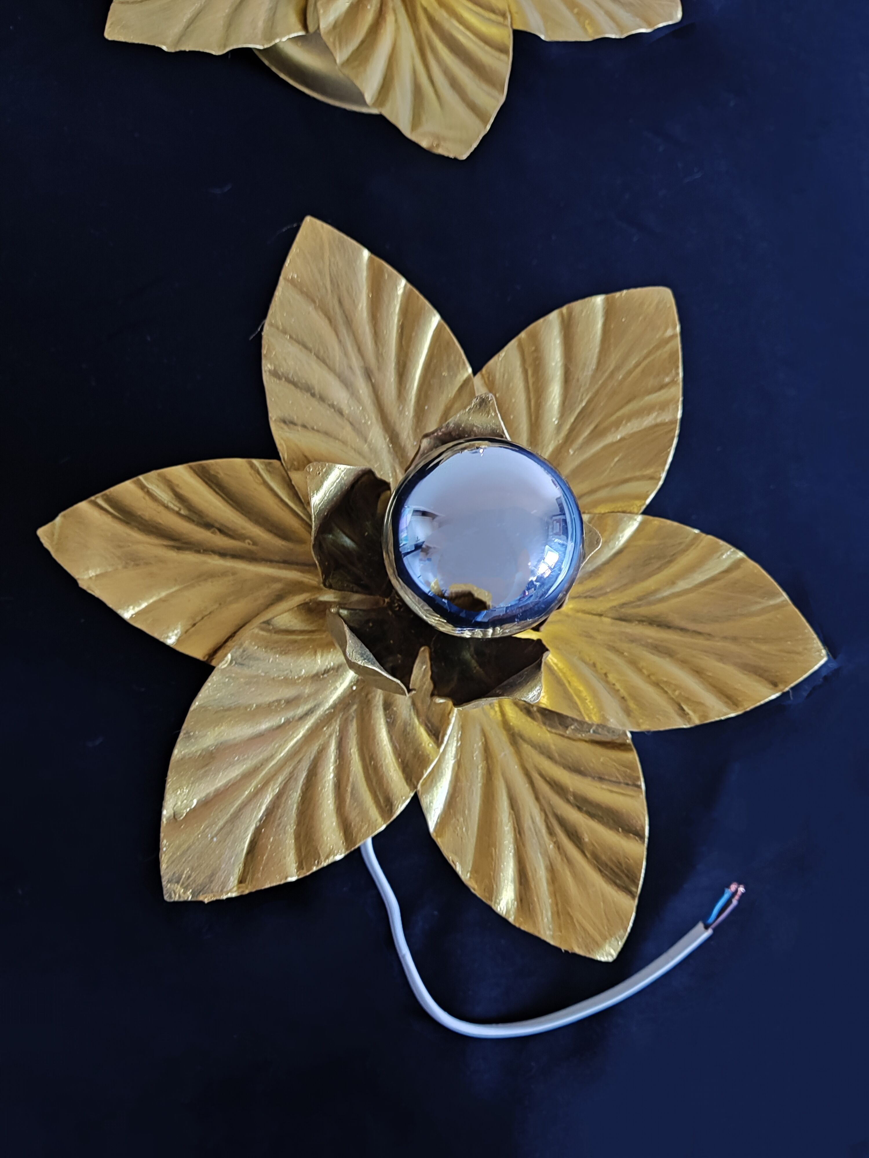 Paire d'appliques feuilles dorées