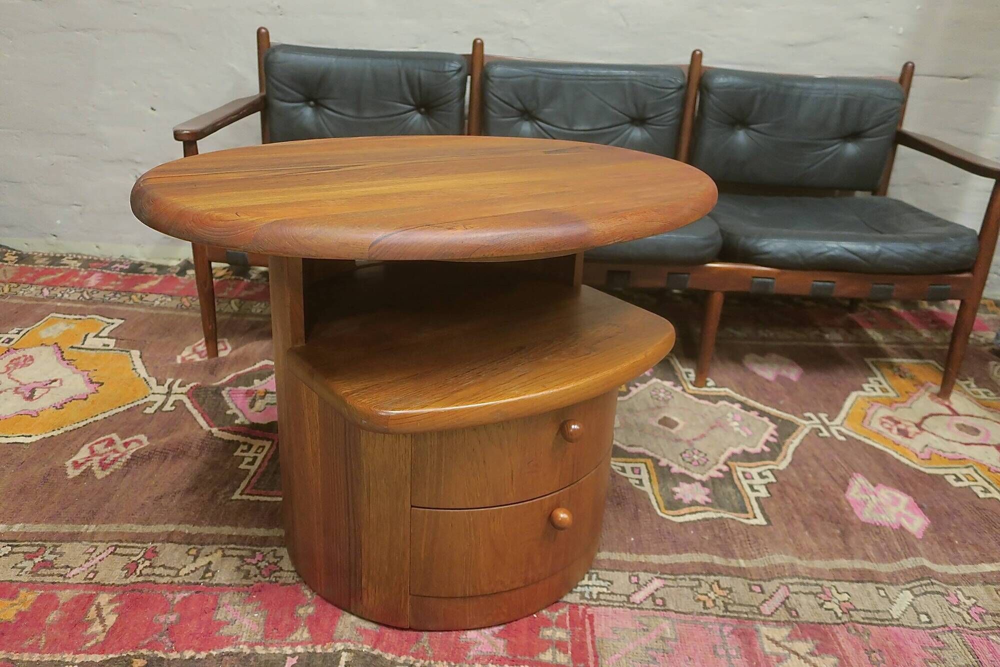 Table basse ovale en teck massif avec plateau pivotant par Silkeborg, Danemark, années 1960.