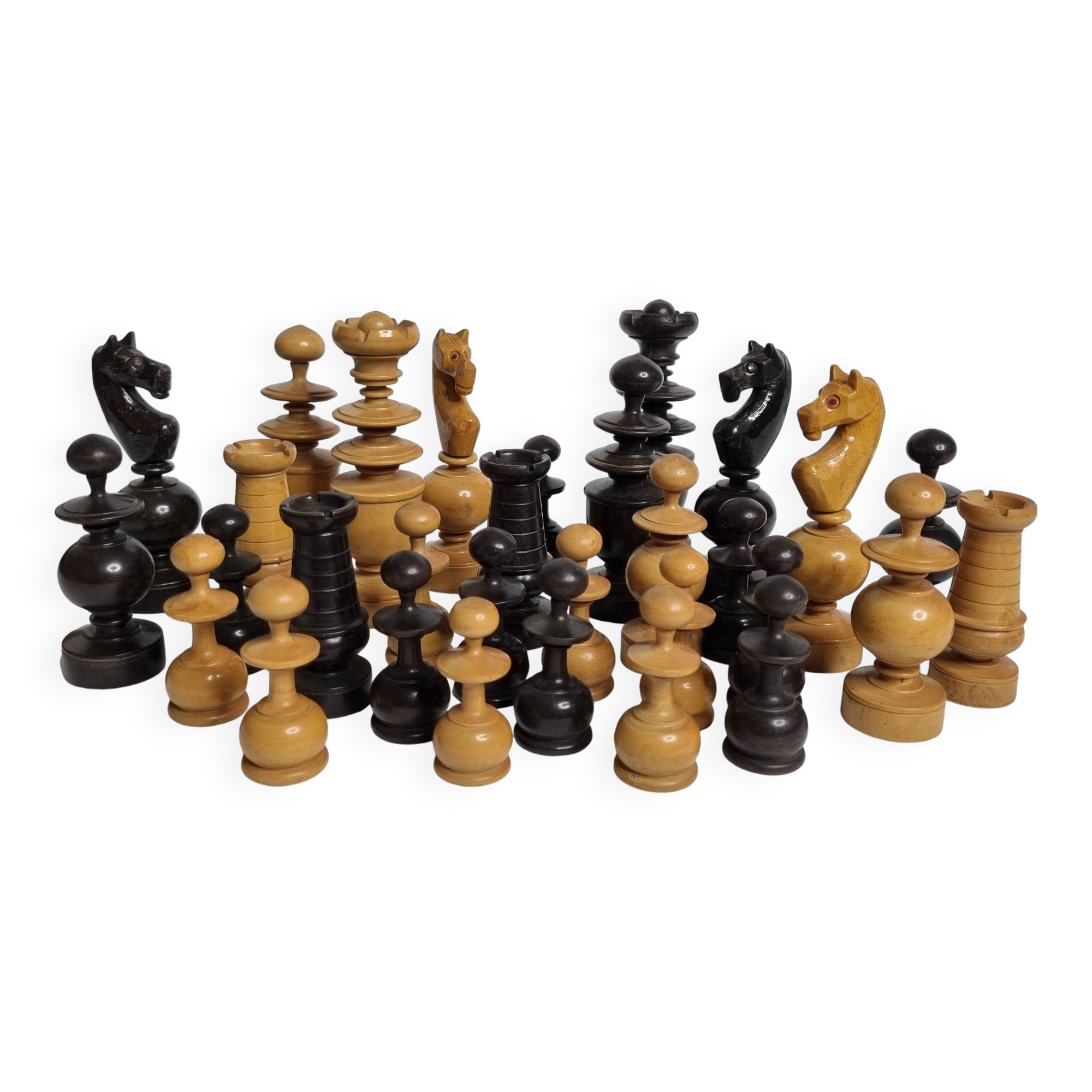 Antique boxwood chess set, Regency style, late 19th - early 20th century, complete, 10.5 cm
