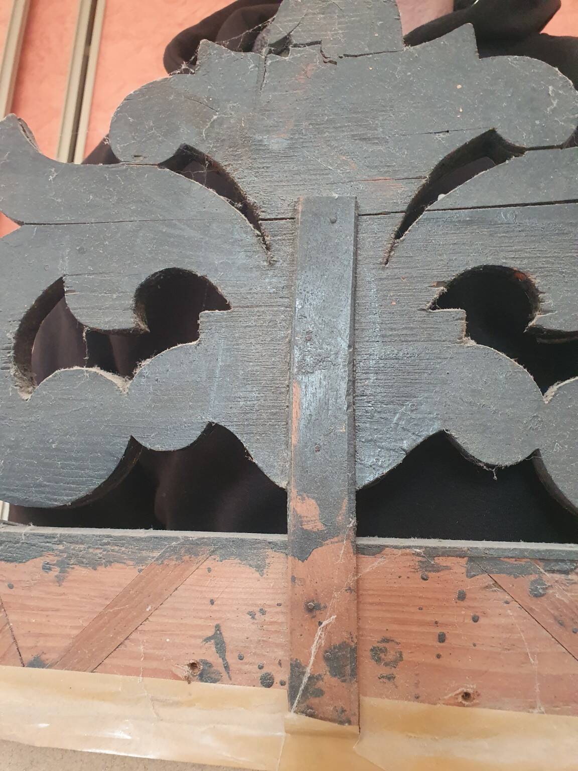 Antique Venetian mirror from the late 19th century – bevelled glass & engraved decoration – 124 x 68