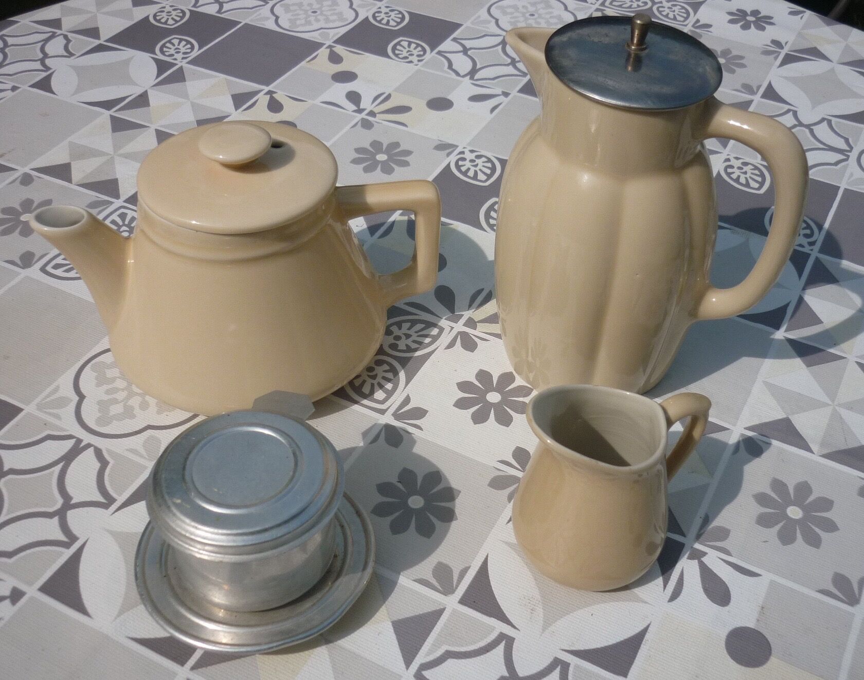 Coffee maker, teapot