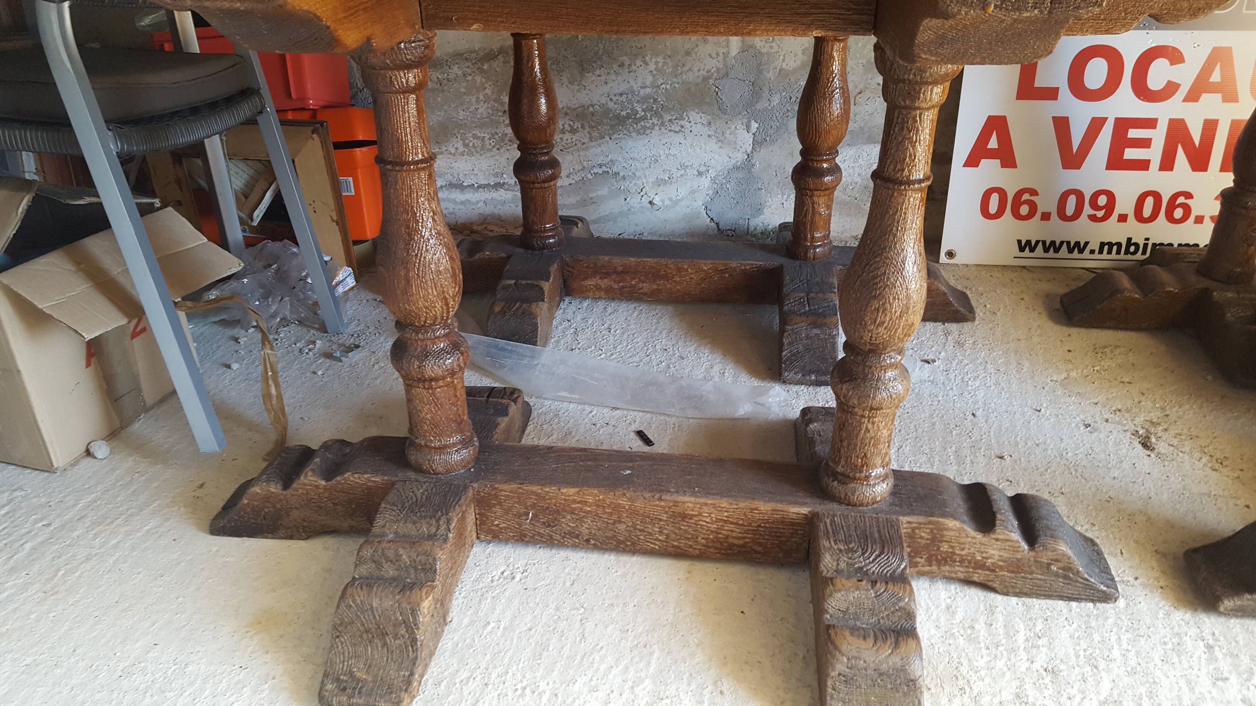 Lot old tables of a mansion