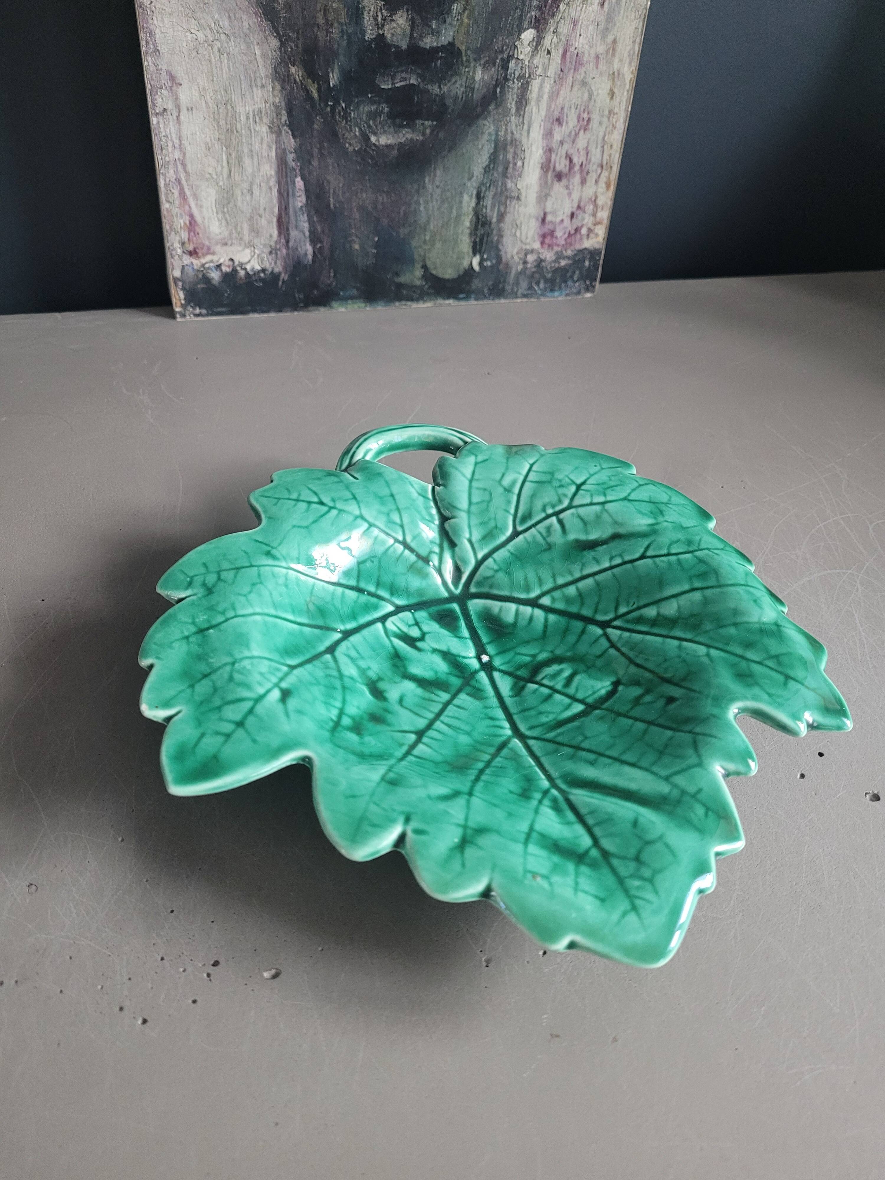 Sarreguemines green vine leaf dish