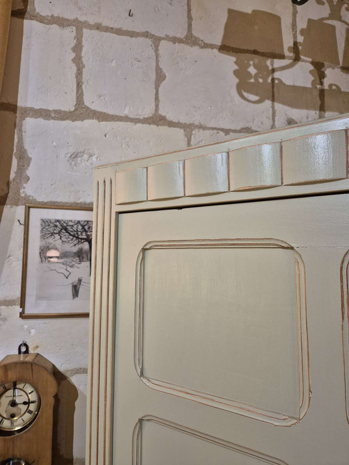 Vintage Parisian bonnetière