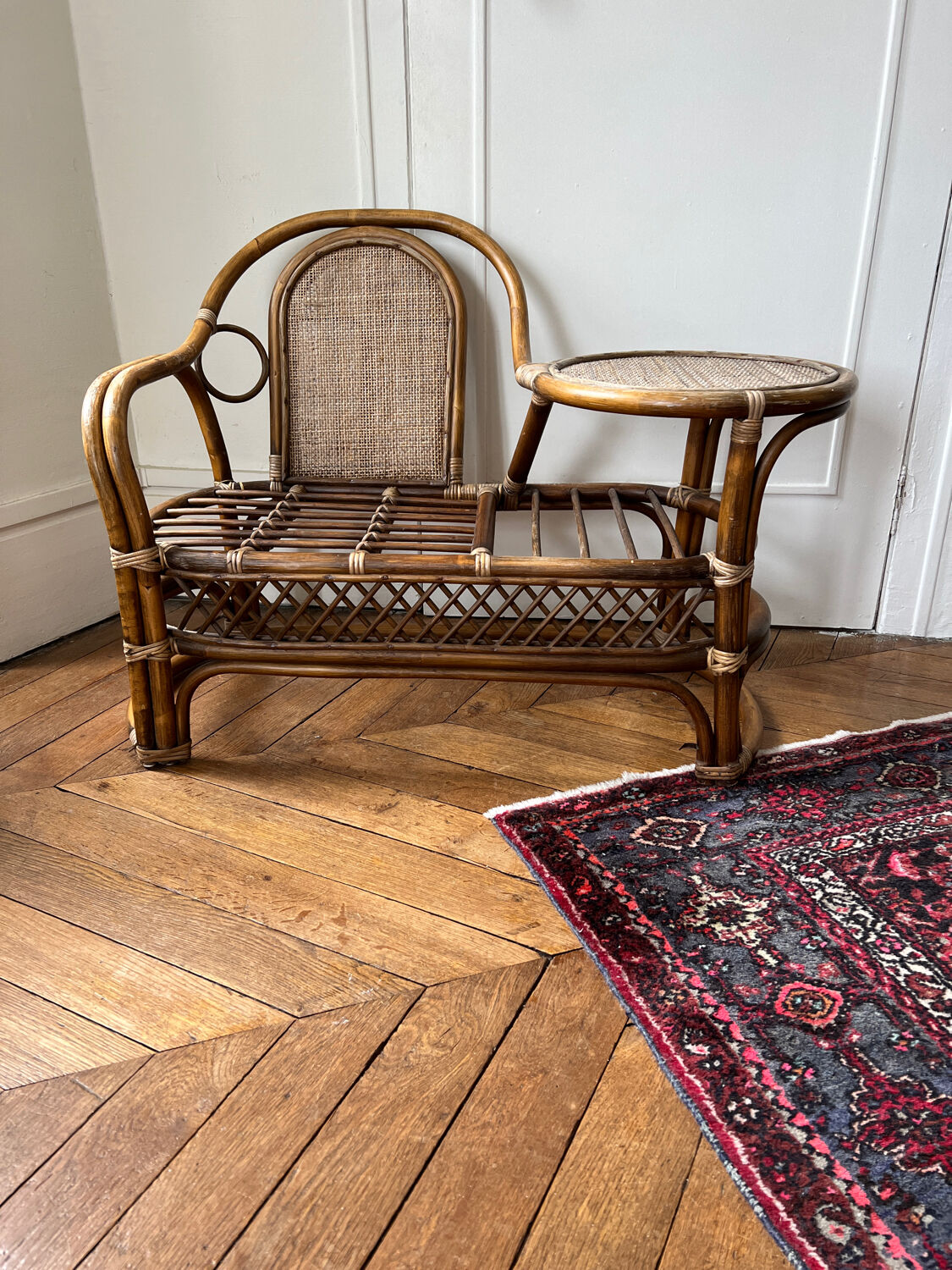 Rattan bench with round shelf