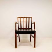 Fauteuil mi-siècle Ole Wanscher pour Fritz Hansen, hêtre teinté et cuir