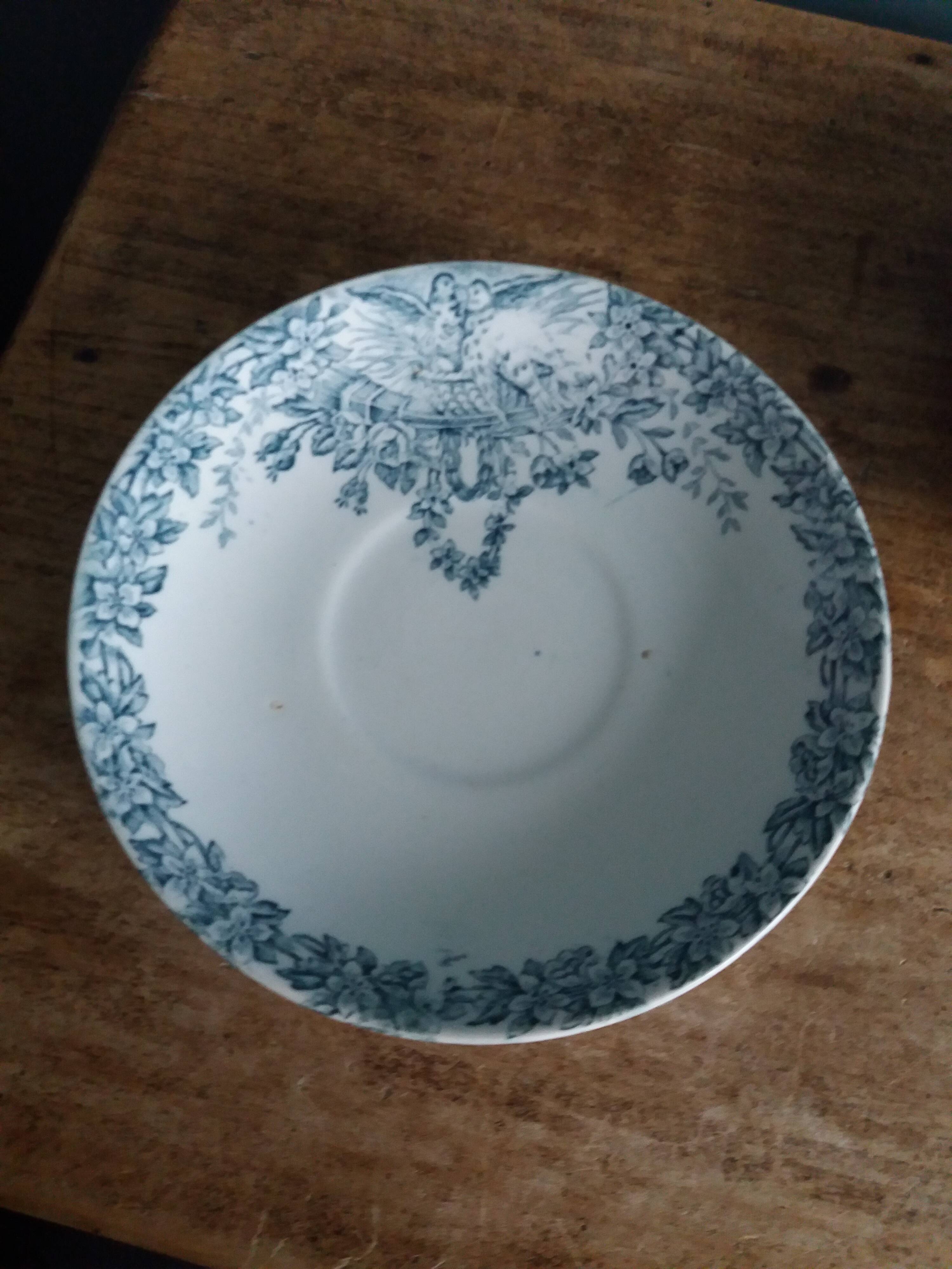 Assiettes Saint Amand Lebacqz & Bouchart décor Colombier début 20ième