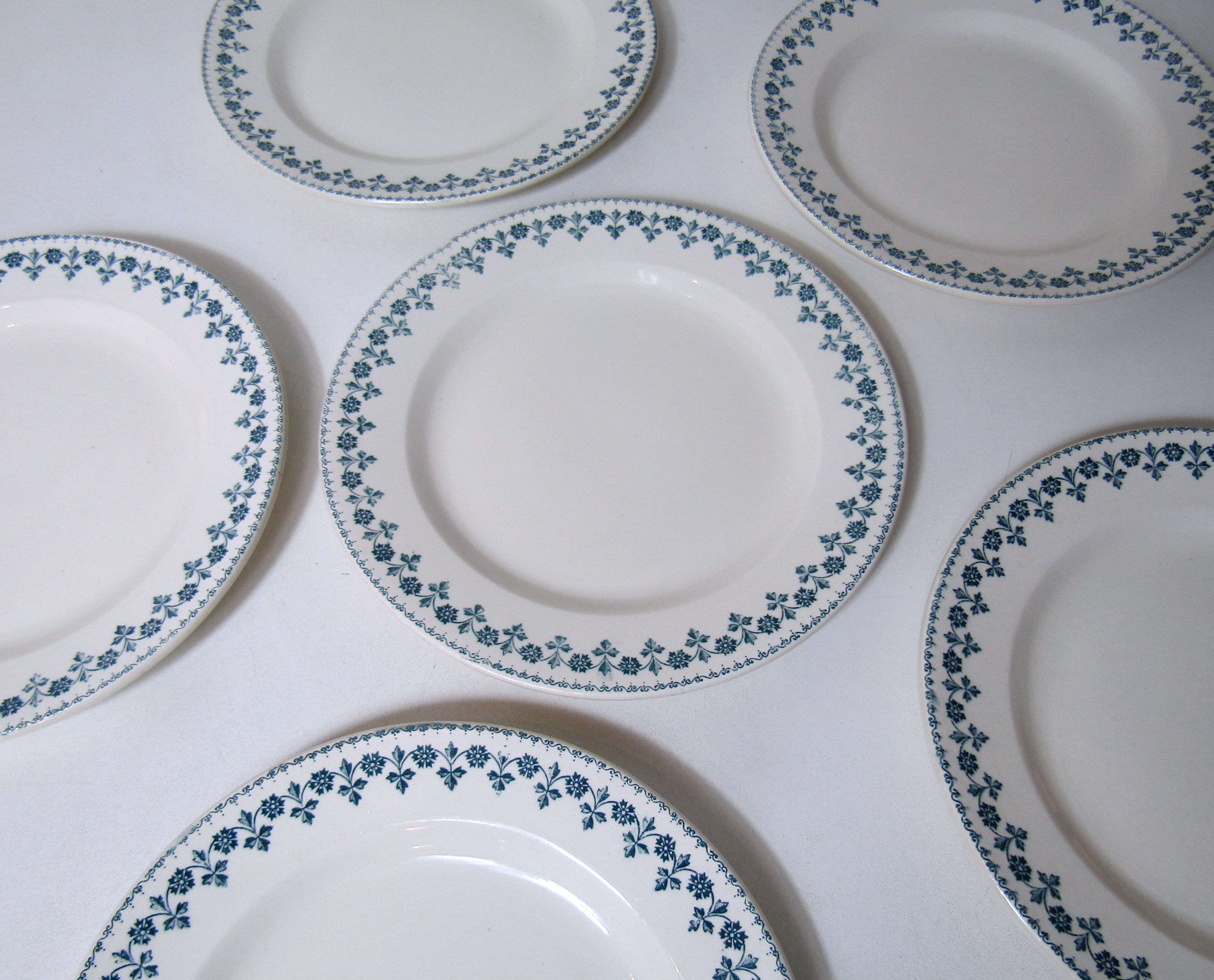 6 flat plates faience ancient Barbeaux, Terre de Fer