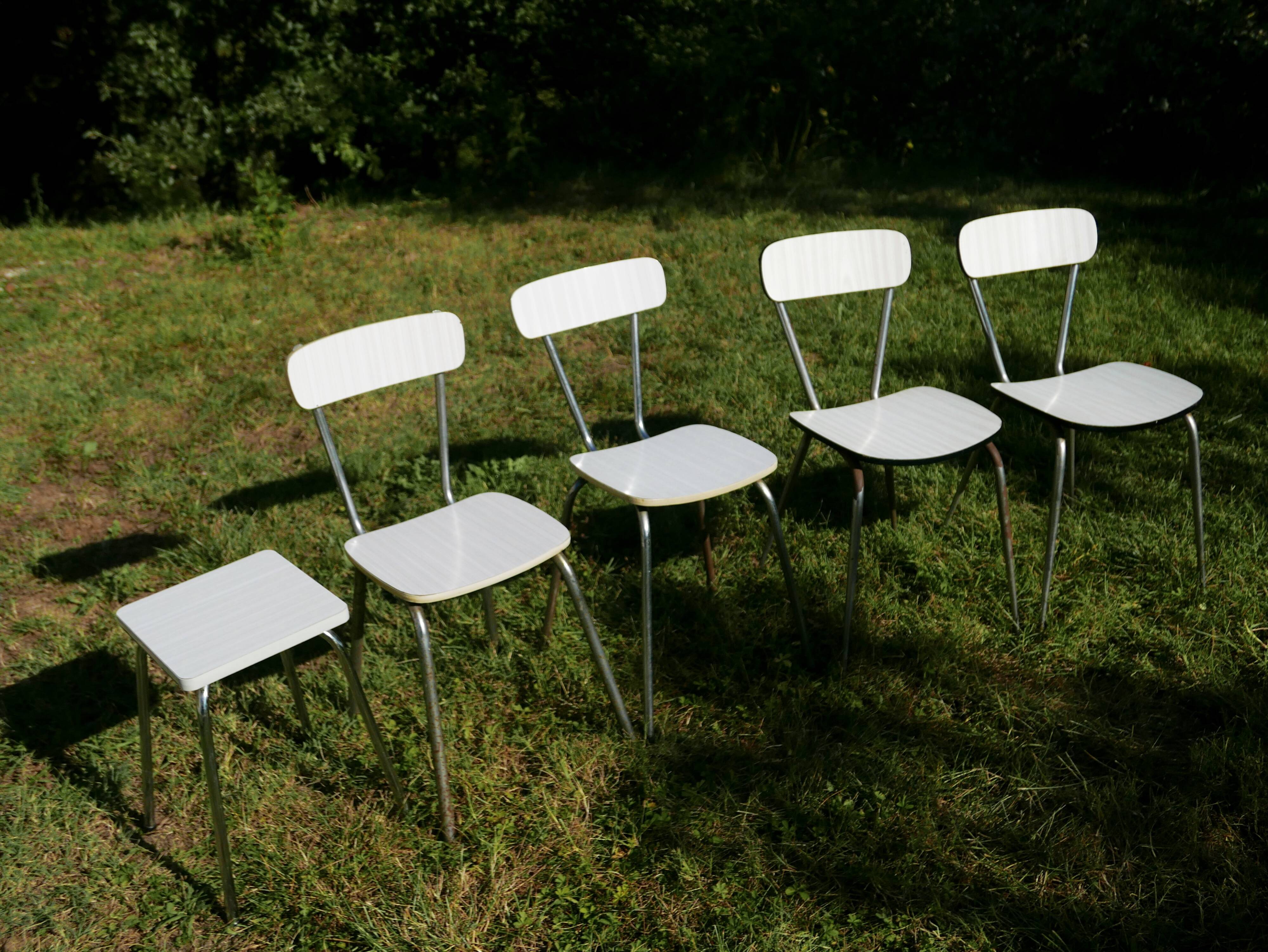 Dining table and chairs in formica white whole