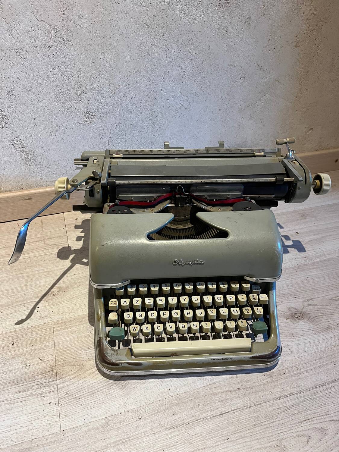 Machine à écrire vintage Olympia