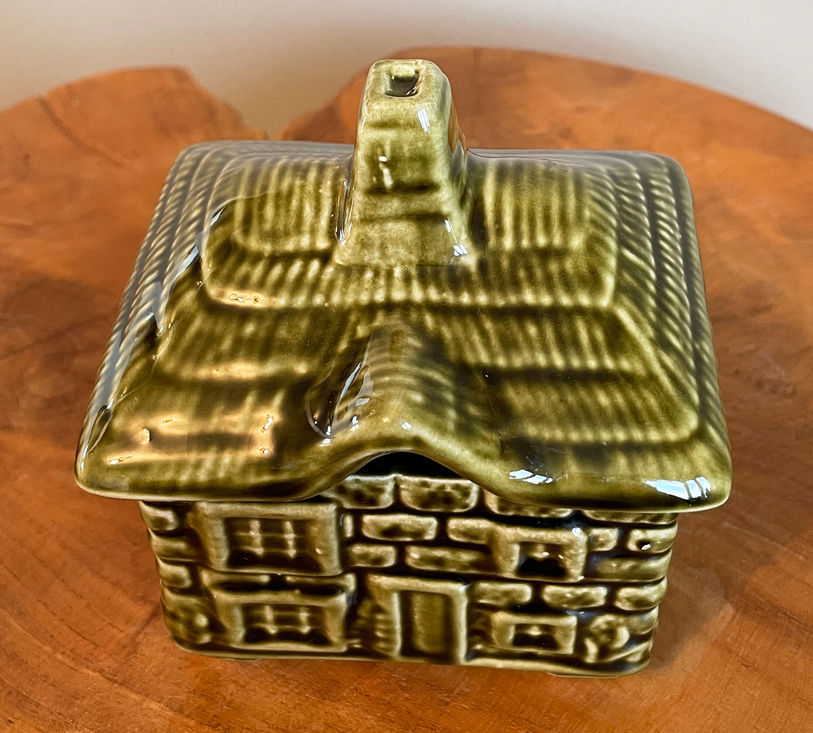 Pot Devonway en forme de maison de cottage pot de miel / sucre Majolica, vaisselle britannique fabriquée en Angleterre