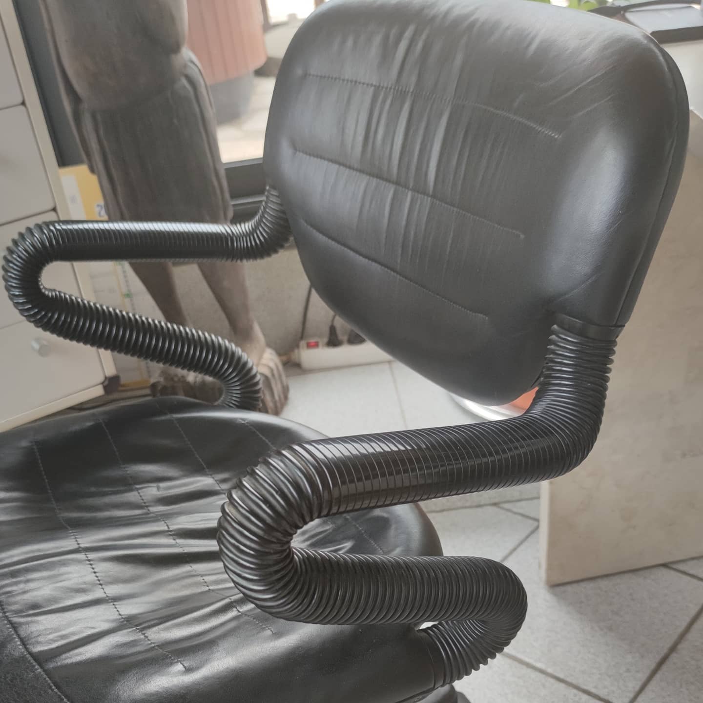 Office armchair circa 1980 called "vertebra" Italian design by Giancarlo Piretti and Emilio Ambasz P