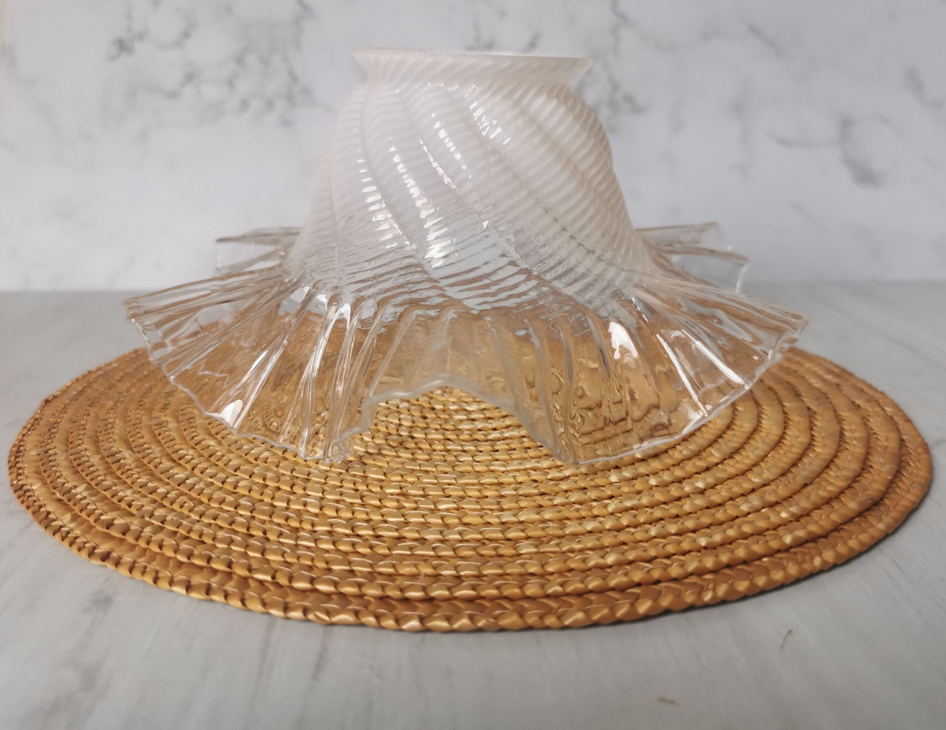 Tulip lamp opalescent glass