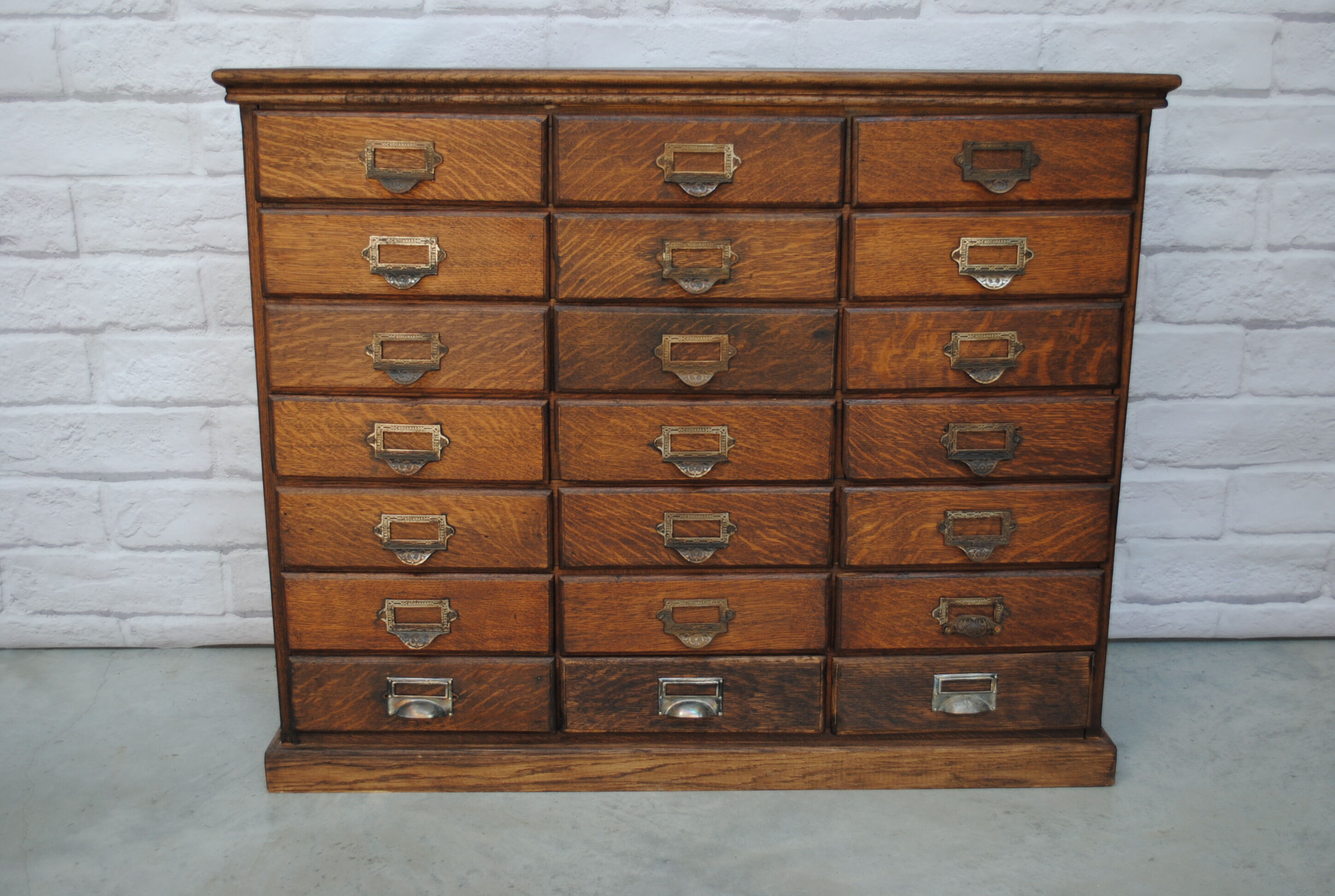 Chouanard notary cabinet