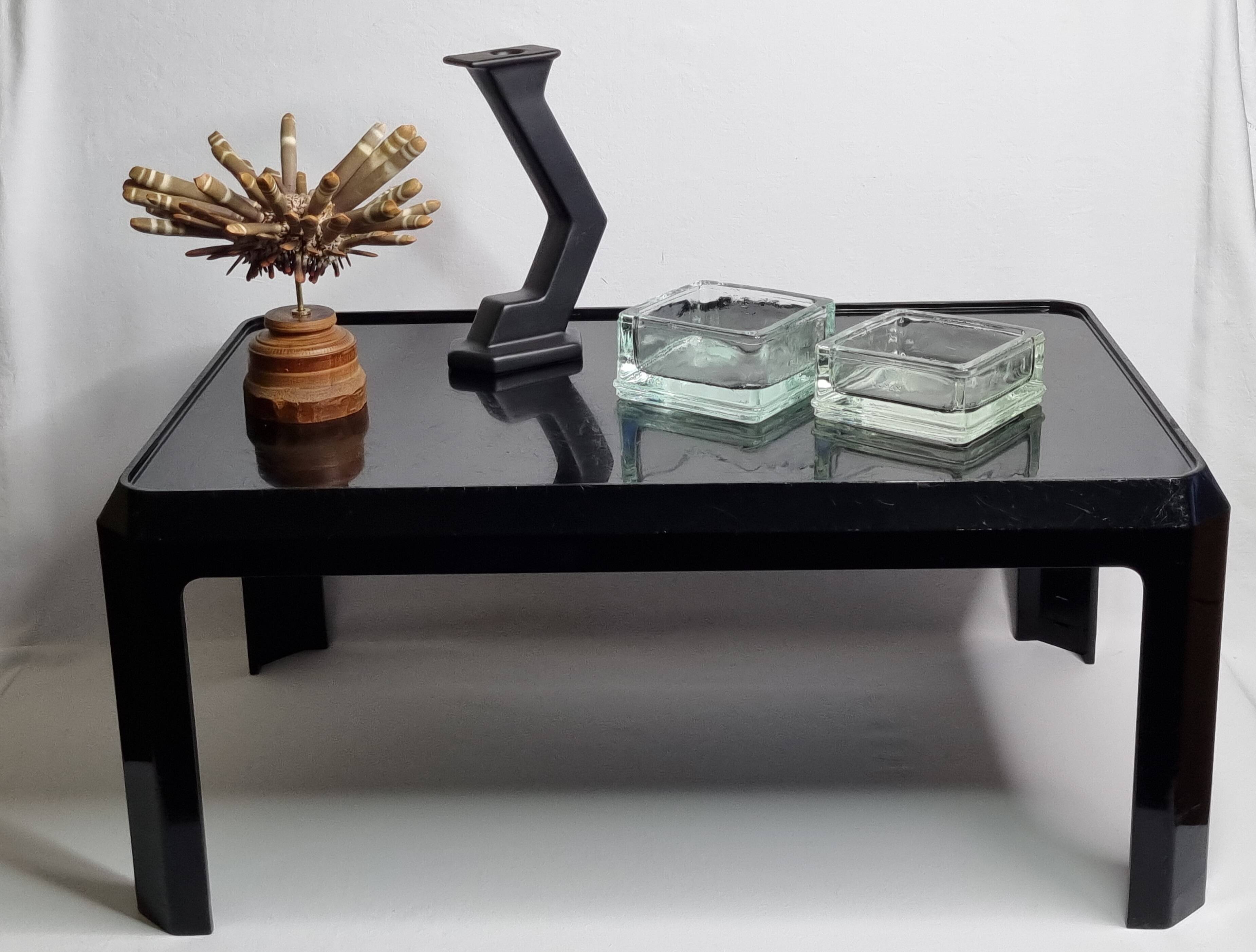 Kartell coffee table by Alberto Rosselli – Italian design from the 1970s