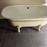 Cast iron bathtub