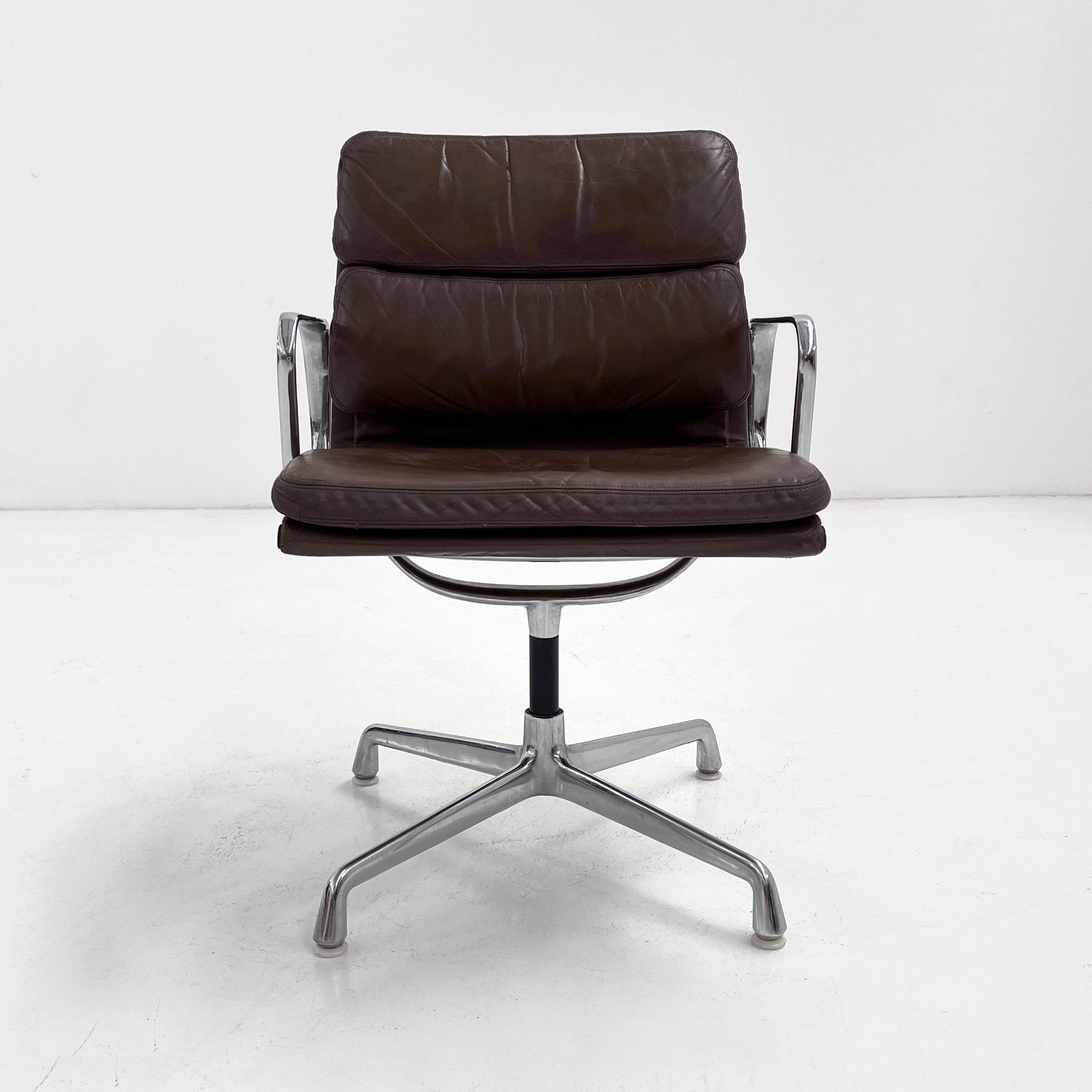 Fauteuil de bureau EA208 Soft Pad par C.& R. Eames pour Hermann Miller, 70