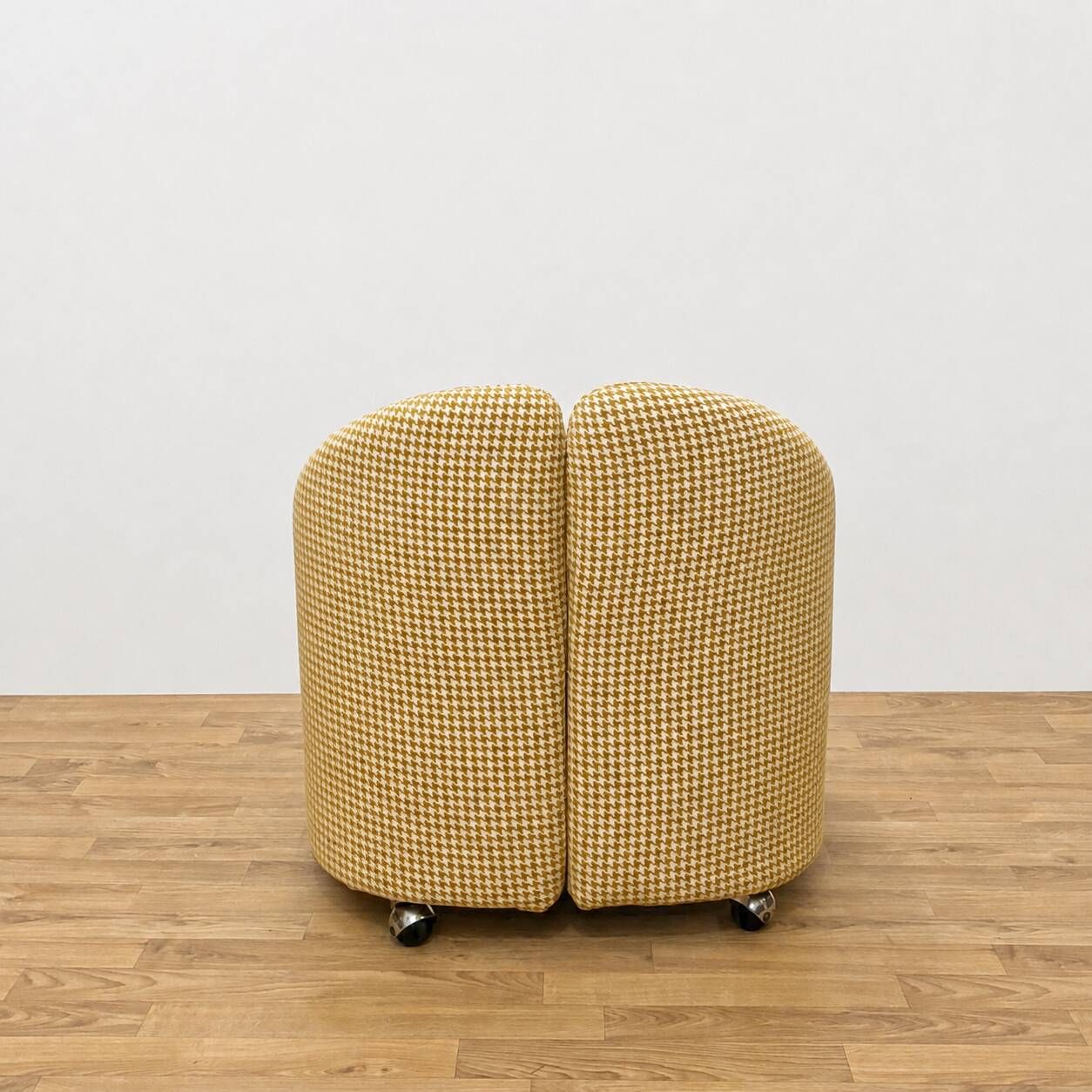 Eugenio Gerli armchair for Tecno reupholstered in houndstooth, 1970s.