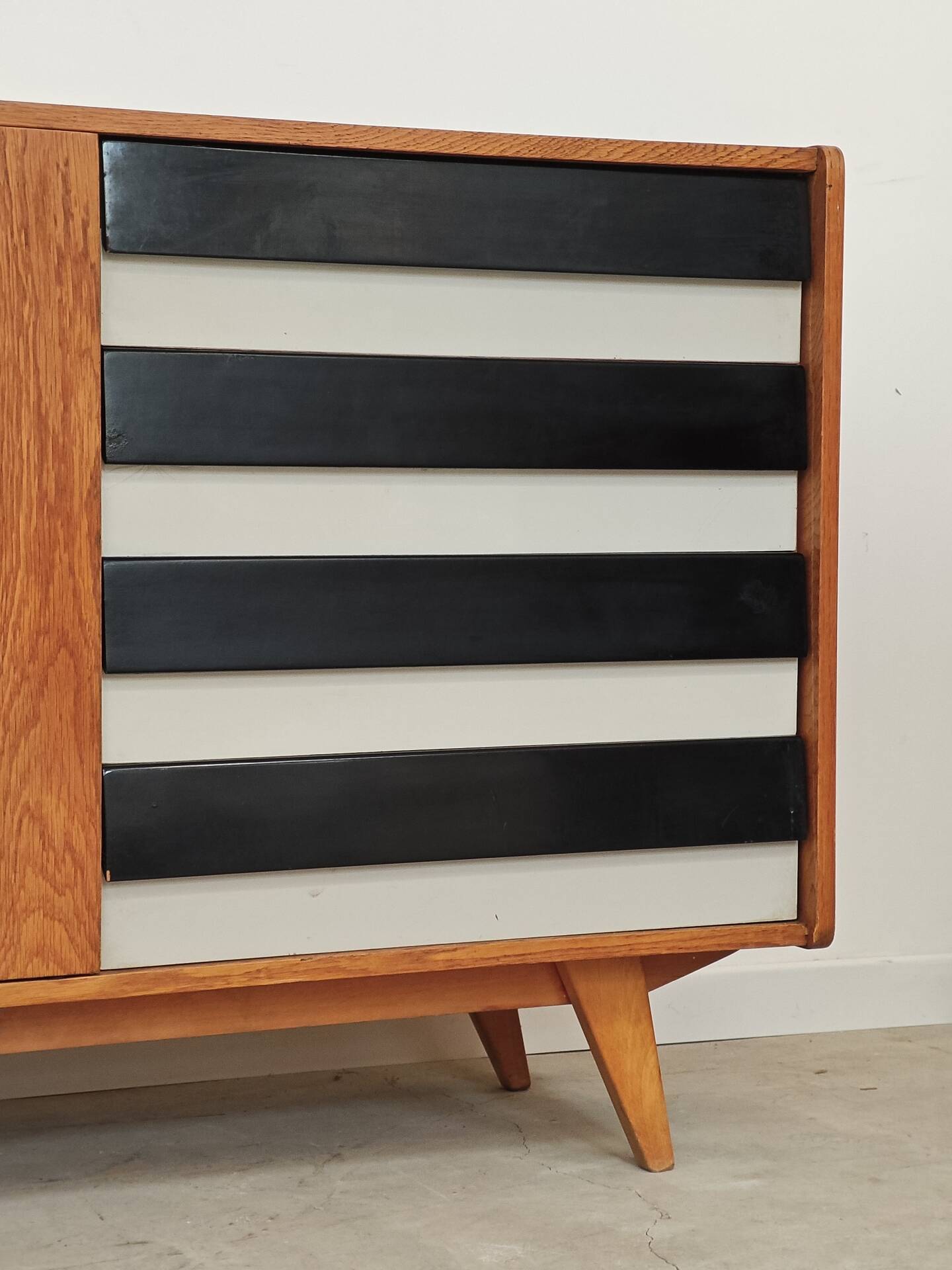 Enfilade U460 in white and black by Jiri Jiroutek for Interier Praha 1960