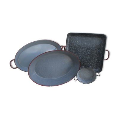 Ensemble de 4 plats en  fer émaillé- anciens