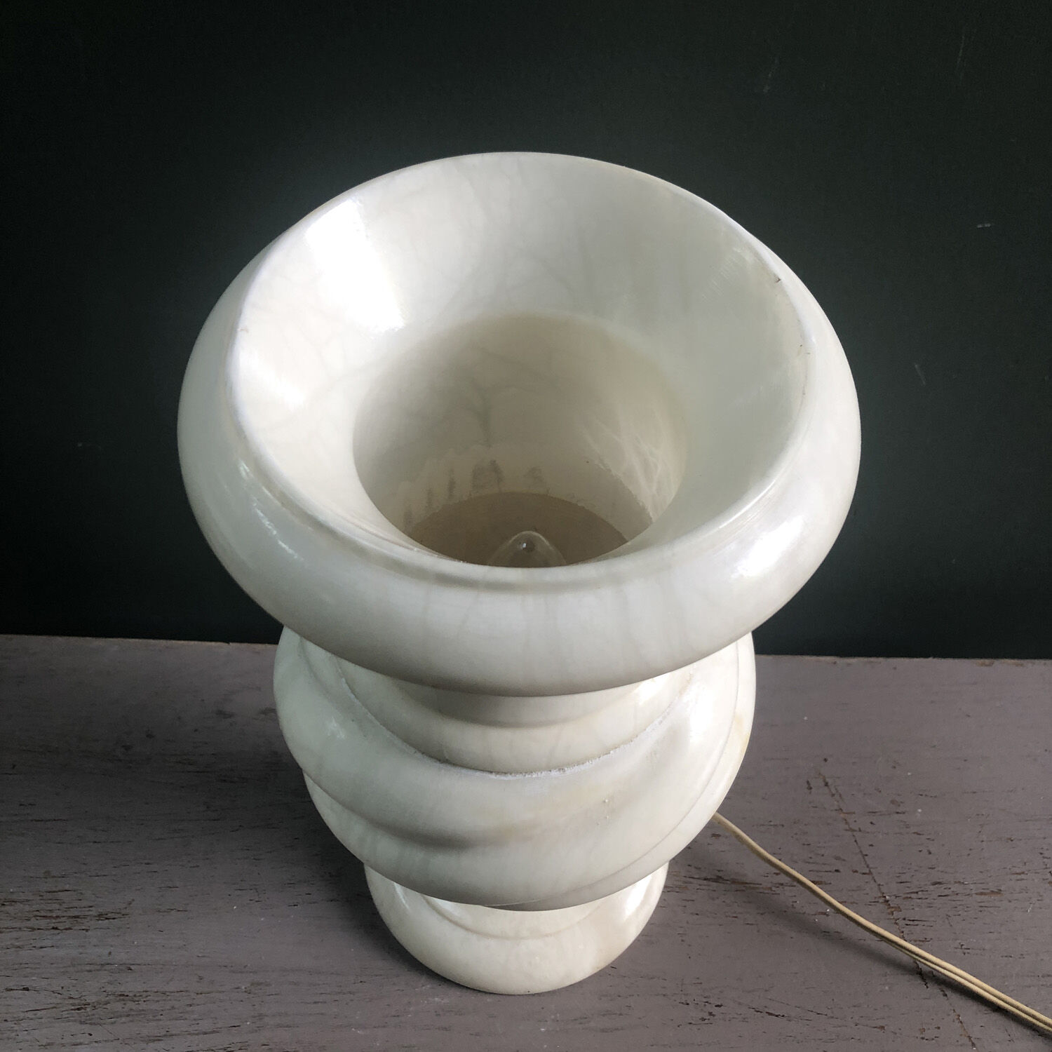 Twisted alabaster lamp
