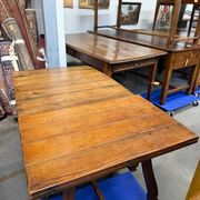 Antique Swiss extendable dining table made of oak from the mid-19th century