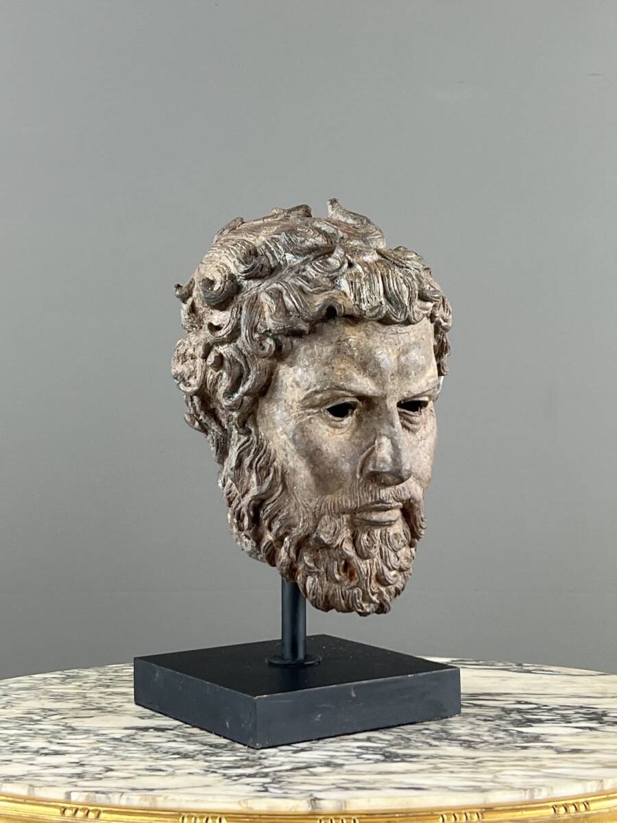 Sculptural bust in bronze on a base, 20th century