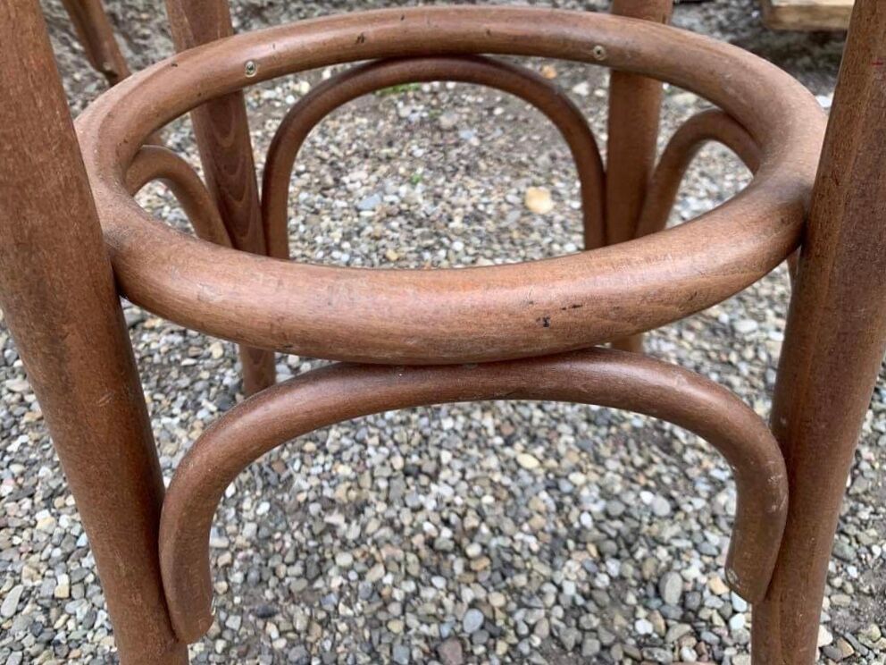 Lot de 7 tabourets de bar en bois courbé assise skaï rouge