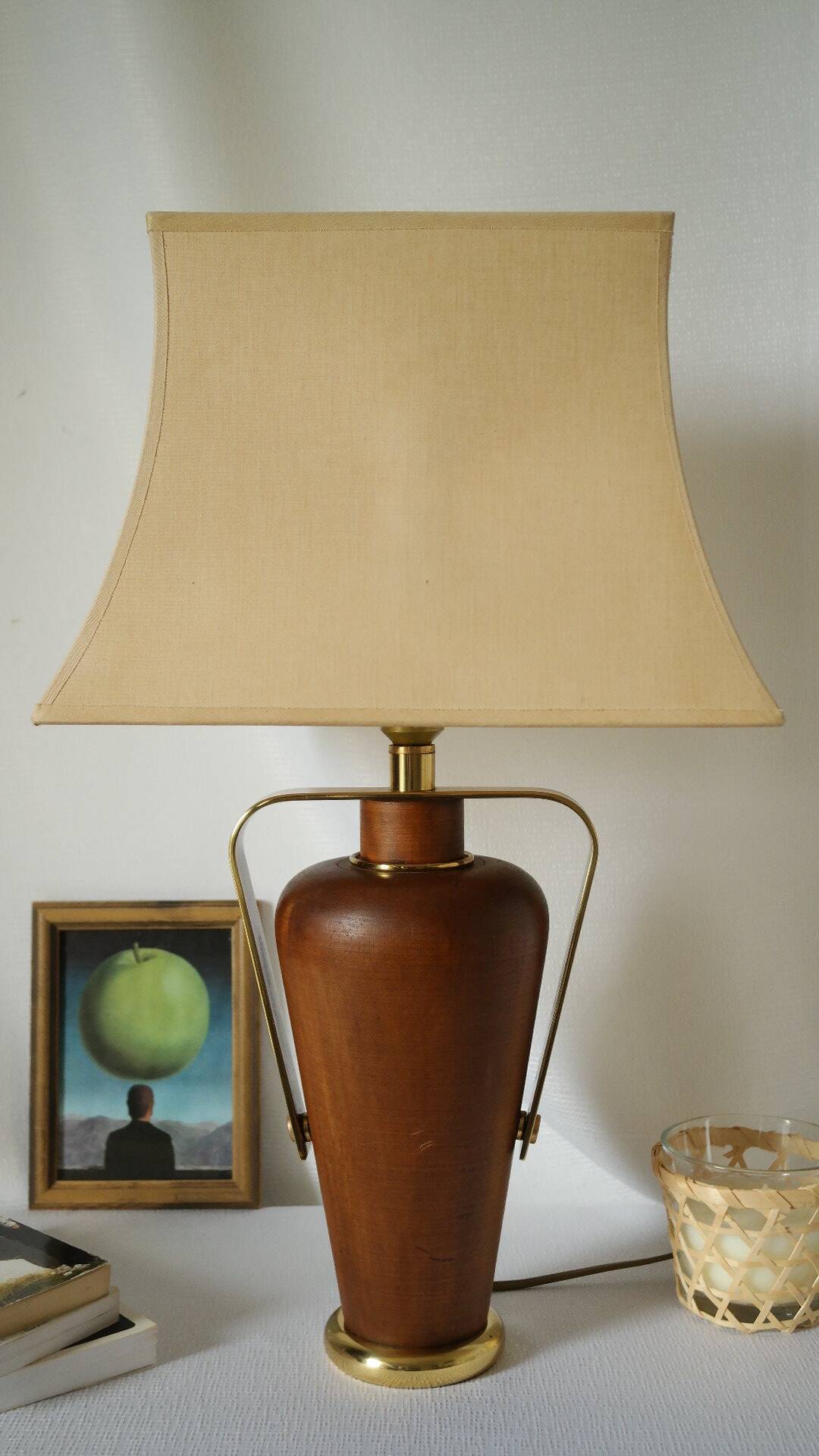 Vintage lamp base Maison le Dauphin in mahogany and brass.